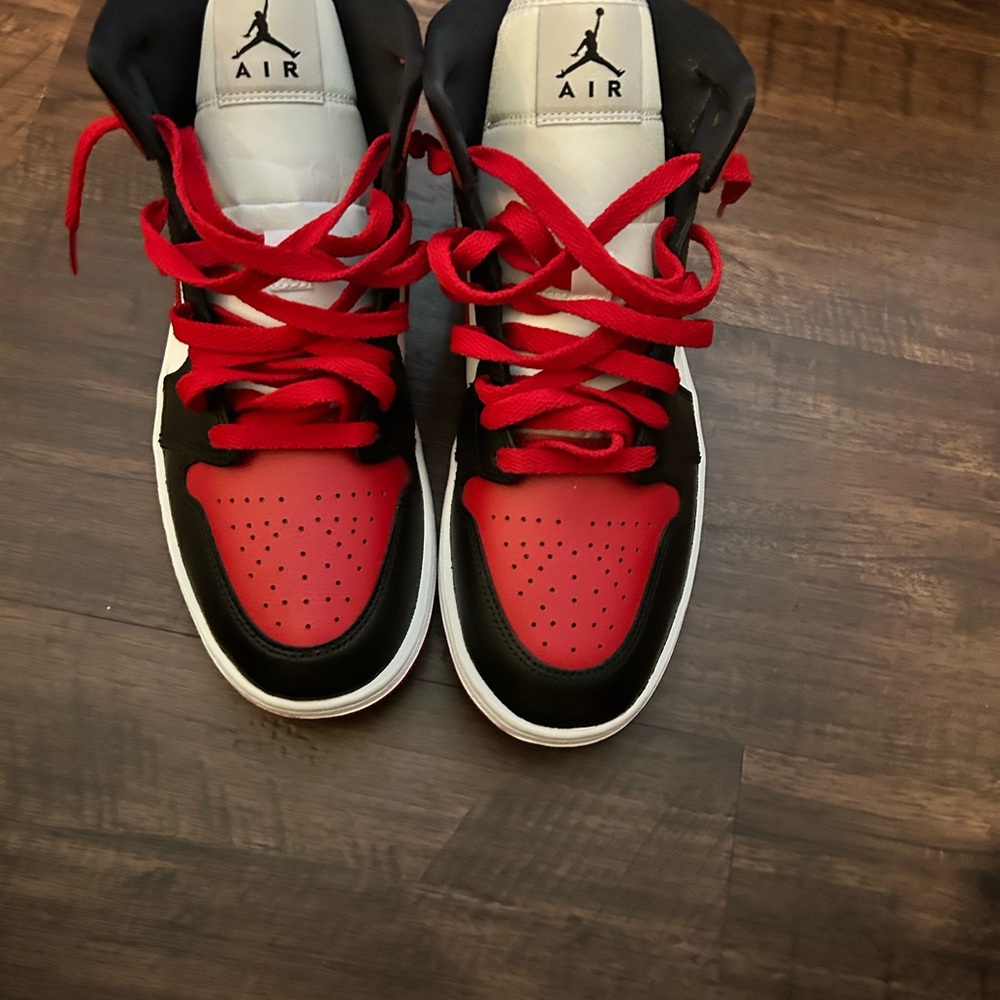 Women’s Air Jordan 1 Mid Alternate Bred Toe